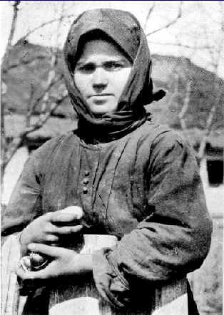 The Romanain peasant girl from the village of Talpa